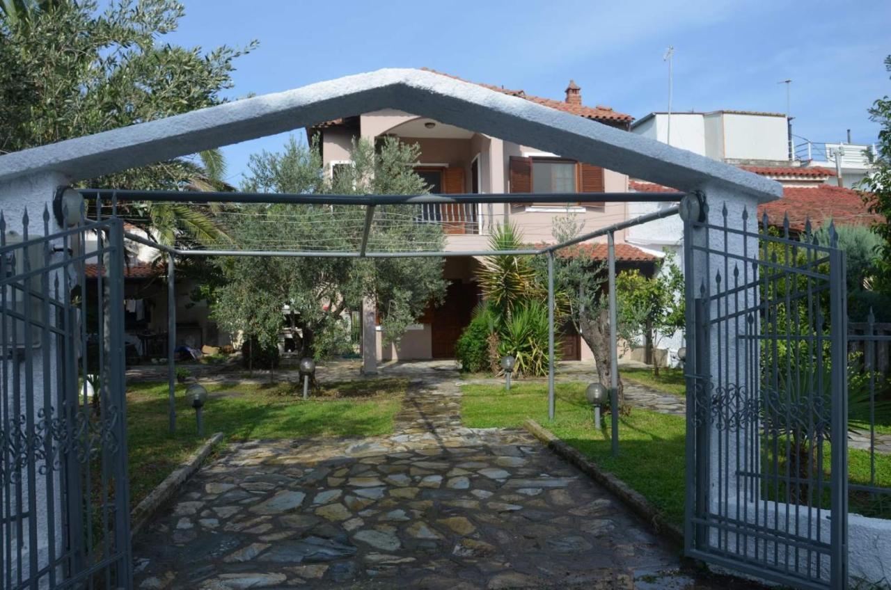 Holiday Home Near The Sea Nea Mesagkala Exterior photo